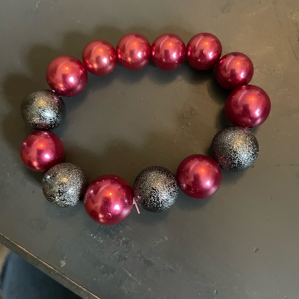 Elegant Red and silver Beaded Bracelet - Picture 2 of 2